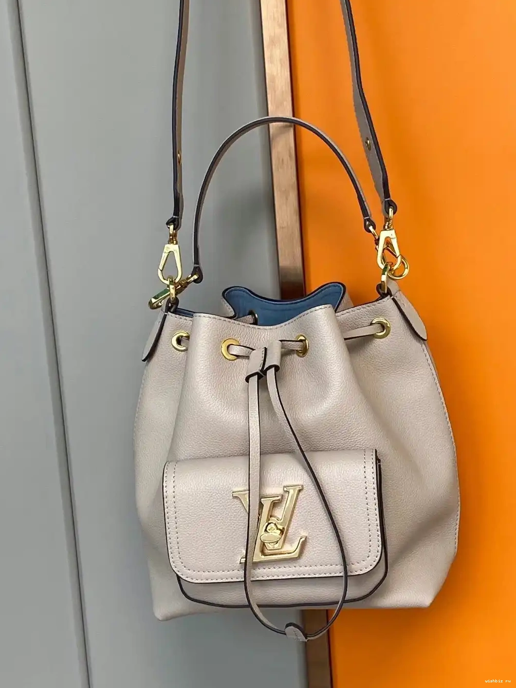 WIS VUITTON BUCKET LOUIS LOCKME 0625